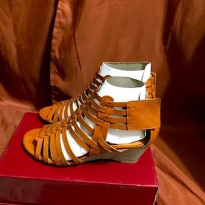 Brown wedge